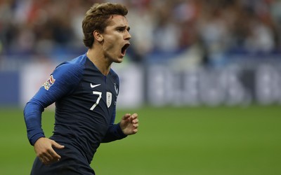 浩瀚电竞动态-于帕梅卡诺面对高压逼抢出球