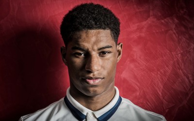 浩瀚电竞-加比波蒂略赛后拥抱家人